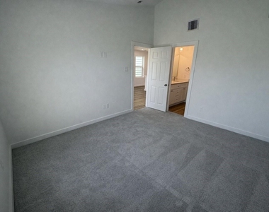 2709 Discovery Trails Court - Photo Thumbnail 3
