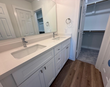 2709 Discovery Trails Court - Photo Thumbnail 6