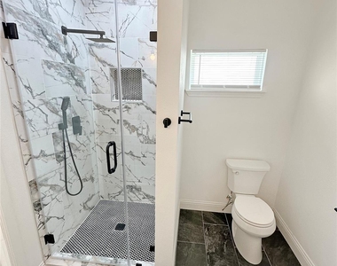 306 Stiles Street - Photo Thumbnail 6