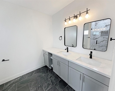 306 Stiles Street - Photo Thumbnail 5
