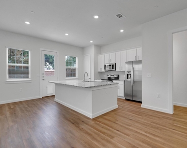 2709-501 Rockhill Road - Photo Thumbnail 6