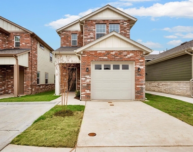 2709-501 Rockhill Road - Photo Thumbnail 2