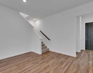 2709-501 Rockhill Road - Photo Thumbnail 4