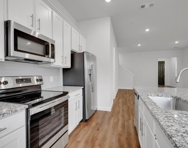 2709-501 Rockhill Road - Photo Thumbnail 10