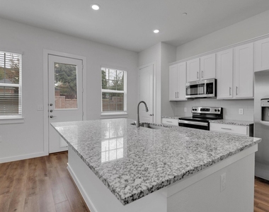 2709-501 Rockhill Road - Photo Thumbnail 8