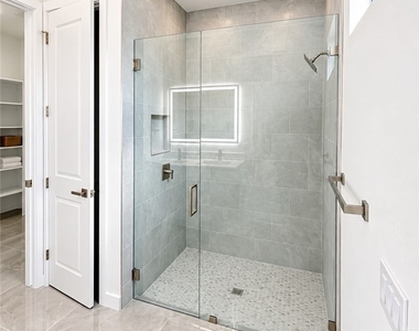 1122 Nw 15th Street - Photo Thumbnail 7