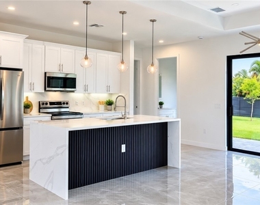 1122 Nw 15th Street - Photo Thumbnail 1