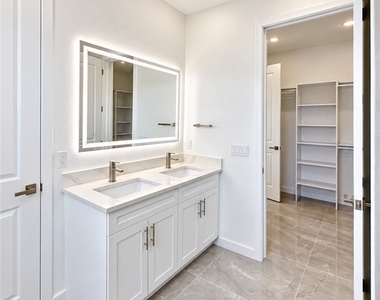 1122 Nw 15th Street - Photo Thumbnail 8