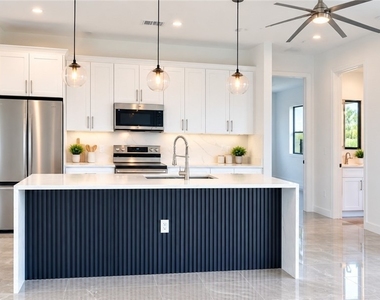 1122 Nw 15th Street - Photo Thumbnail 2