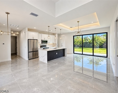 1122 Nw 15th Street - Photo Thumbnail 3