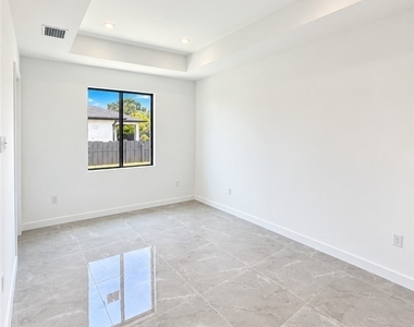 1122 Nw 15th Street - Photo Thumbnail 12
