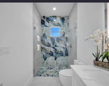 320 Poplar Street - Photo Thumbnail 8