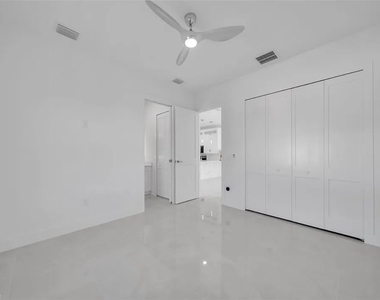320 Poplar Street - Photo Thumbnail 9