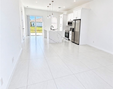 3409 31st Street W - Photo Thumbnail 4