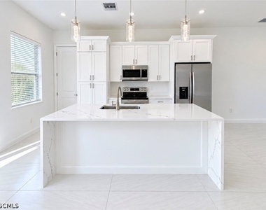 3409 31st Street W - Photo Thumbnail 6