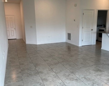 328 Jacaranda Parkway E - Photo Thumbnail 8