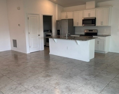 328 Jacaranda Parkway E - Photo Thumbnail 7