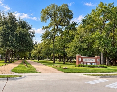622 Fernglade Drive - Photo Thumbnail 36