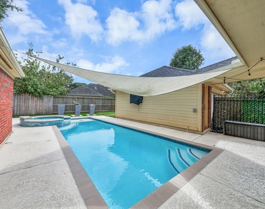 622 Fernglade Drive - Photo Thumbnail 27
