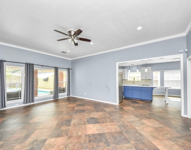 622 Fernglade Drive - Photo Thumbnail 4