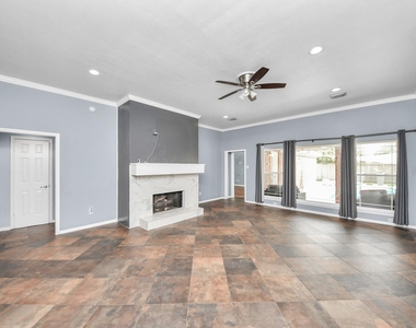 622 Fernglade Drive - Photo Thumbnail 2