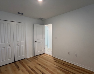 2901 Nw 18th Place - Photo Thumbnail 12