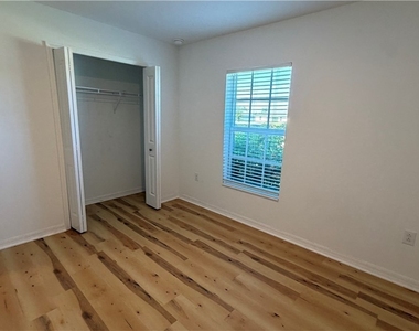 2901 Nw 18th Place - Photo Thumbnail 10