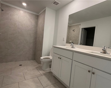 2901 Nw 18th Place - Photo Thumbnail 6