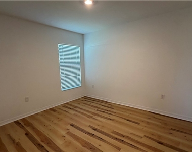 2901 Nw 18th Place - Photo Thumbnail 11