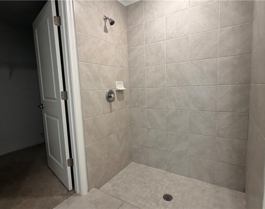 2901 Nw 18th Place - Photo Thumbnail 7
