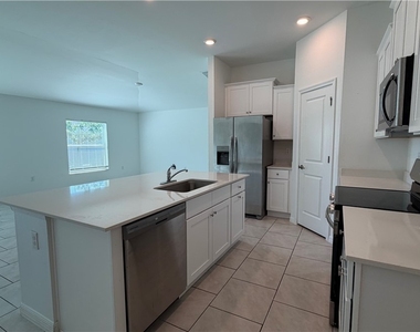 2901 Nw 18th Place - Photo Thumbnail 2
