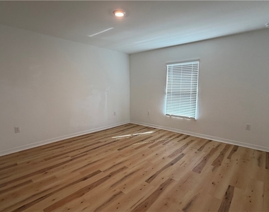 2901 Nw 18th Place - Photo Thumbnail 5