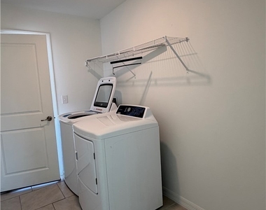2901 Nw 18th Place - Photo Thumbnail 14
