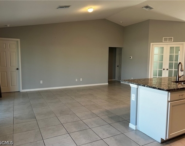 1011 Nw 22nd Terrace - Photo Thumbnail 5