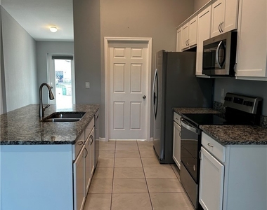 1011 Nw 22nd Terrace - Photo Thumbnail 8