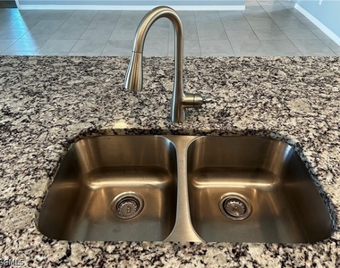 1011 Nw 22nd Terrace - Photo Thumbnail 9