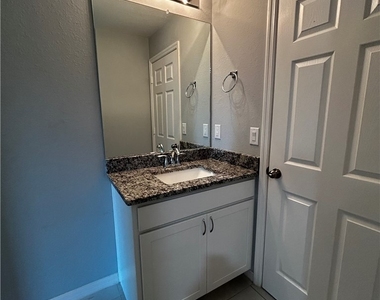 1011 Nw 22nd Terrace - Photo Thumbnail 19