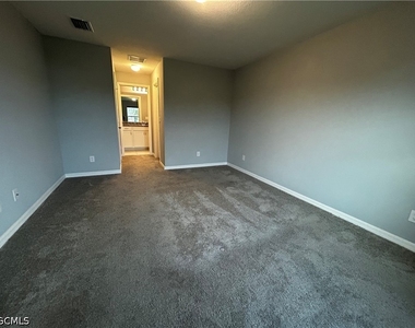 1011 Nw 22nd Terrace - Photo Thumbnail 12