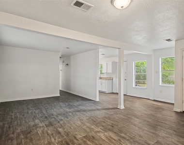 4114 Clover Street - Photo Thumbnail 1