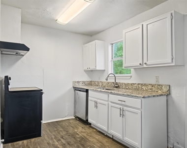 4114 Clover Street - Photo Thumbnail 5