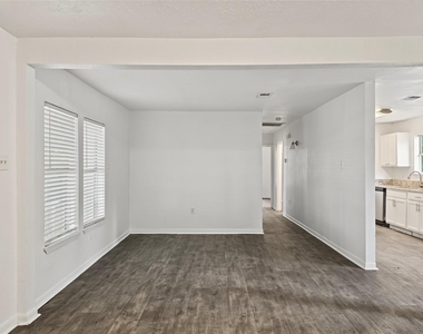4114 Clover Street - Photo Thumbnail 2