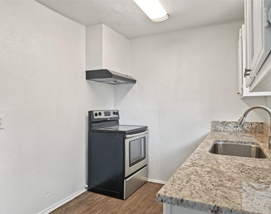 4114 Clover Street - Photo Thumbnail 6