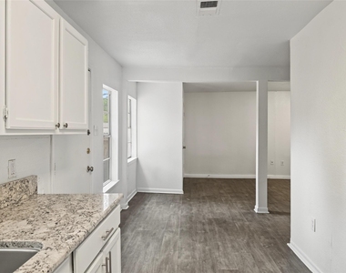 4114 Clover Street - Photo Thumbnail 7
