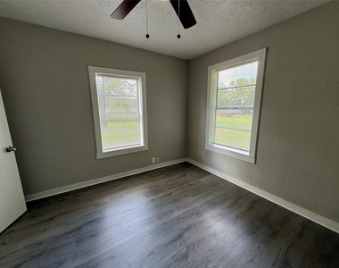 308 Bennett - Photo Thumbnail 10