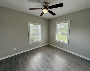 308 Bennett - Photo Thumbnail 4