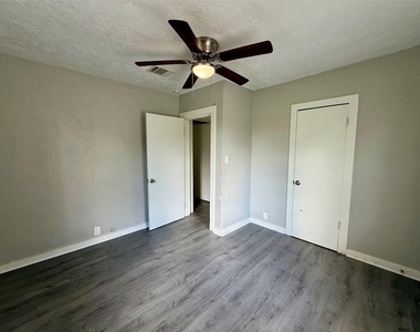 308 Bennett - Photo Thumbnail 11