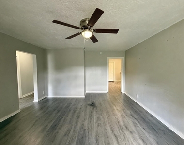 308 Bennett - Photo Thumbnail 14
