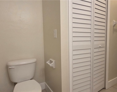 1013 Se 12th Terrace - Photo Thumbnail 10