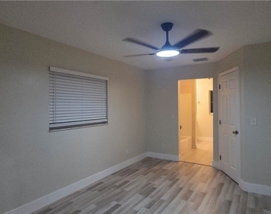 1013 Se 12th Terrace - Photo Thumbnail 5