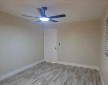 1013 Se 12th Terrace - Photo Thumbnail 6